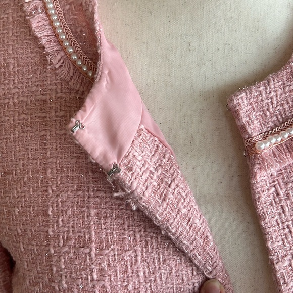 Tahari Women’s Palm Pink Jacket with Faux Pearls around Neck and on Pockets - Picture 6 of 15